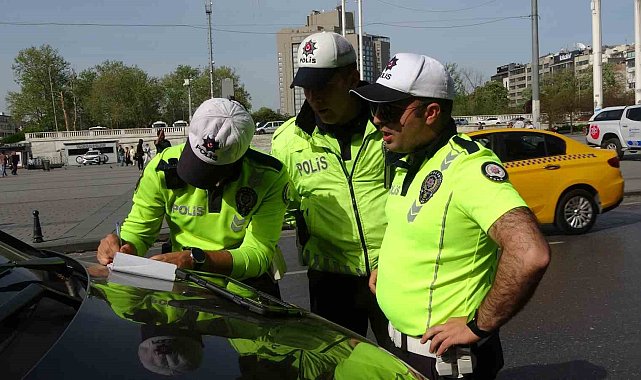 Taksim'de ticari taksi denetimi yapıldı