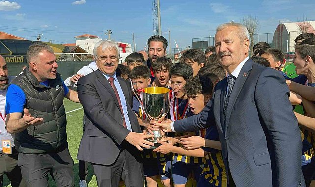 Talasgücü'nün U14'ü Türkiye şampiyonu