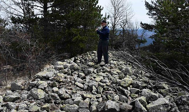 Tarihi kalıntılar ve surlarla kaplı tepe merak uyandırıyor