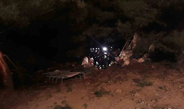 Tarım işçilerini taşıyan minibüs uçuruma düşüp yandı: 3 ölü, 18 yaralı