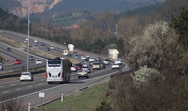 Tatil dönüşü Bolu geçişinde trafik akıcı