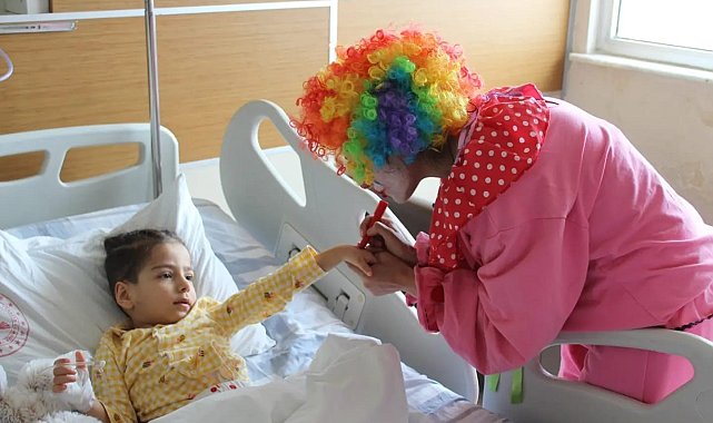 Tatvan Devlet Hastanesinde 23 Nisan coşkusu