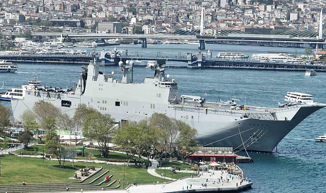 TCG Anadolu'ya benzeyen İspanya Hücum Gemisi havadan görüntülendi