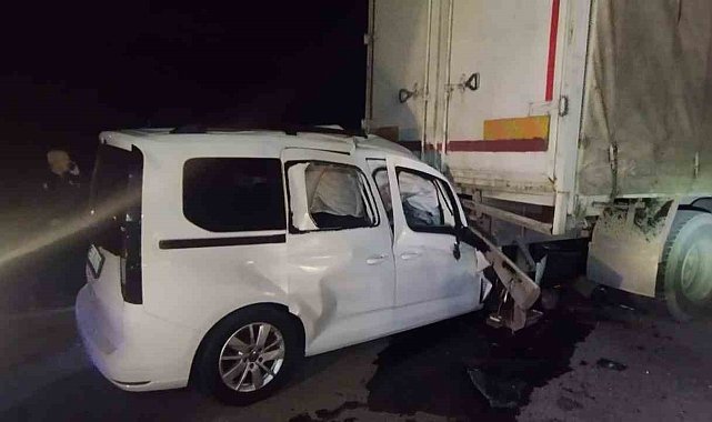 Tekirdağ'da araç kamyonun altına girdi: 1 ölü