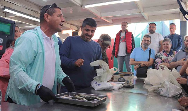 Teknelerle tutulan balıklar mezatlarda alıcıyla buluşuyor