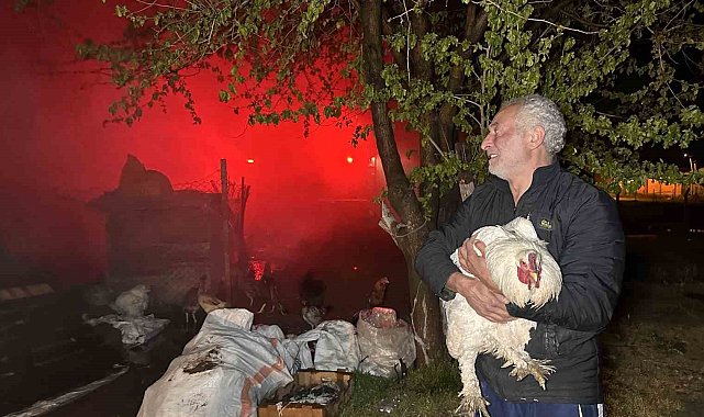 Tekstil atıkların toplandığı depo alev alev yandı