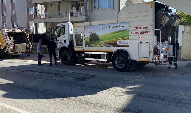 Temizlik çalışmaları çöp konteynerlerinin yıkanması ile devam ediyor