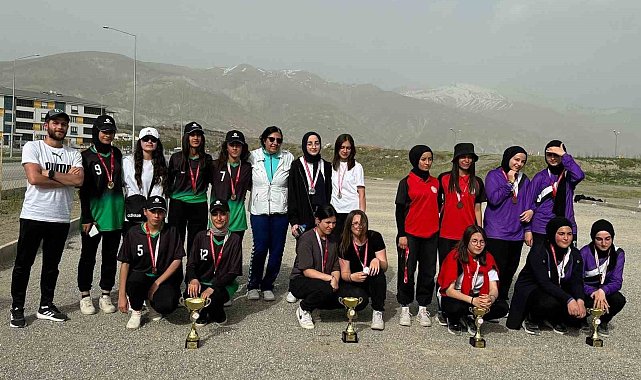 Tercan Anadolu Lisesi kızları boccede Erzincan birincisi oldu