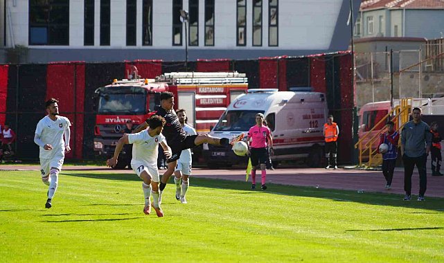TFF 2. Lig: GMG Kastamonuspor: 5 - Uşakspor: 1