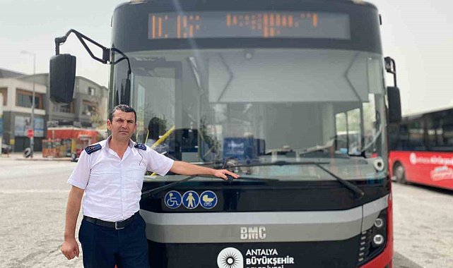 Tır şoförünün 100 bin TL'sini teslim eden halk otobüsü şoförü: "Helal paraymış"