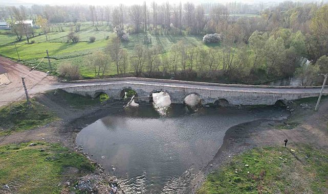 Tokat'ta 191 konut zarar gördü, 2 bin yıllık köprüde çatlak bile yok