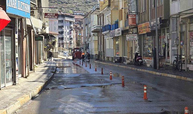Tokat'ta bayram öncesi cadde ve sokaklar tek tek temizleniyor