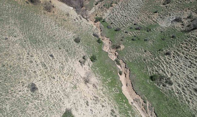 Tokat'ta kırılmanın olduğu fay hattı dron ile görüntülendi