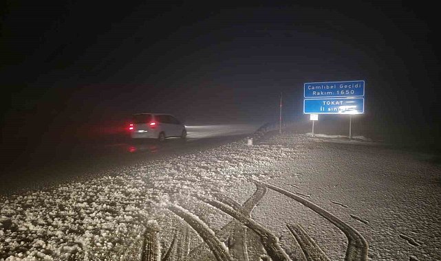 Tokat'ta nisan yağmuru beklenirken kar sürprizi