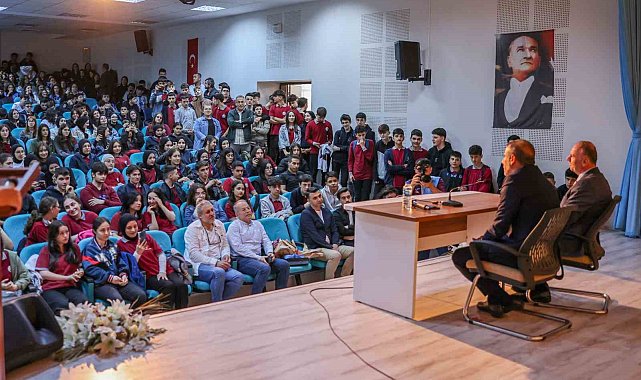 Trabzonspor Teknik Direktörü Abdullah Avcı, öğrencilerle bir araya geldi