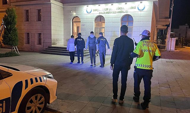 Trafikte akrobasi gösterisi yapan 3 motosikletliye 95 bin lira ceza