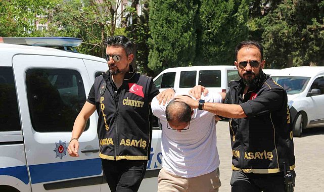 Trafikte tartıştığı adamı eşi ve kızının gözü önünde bıçaklayarak öldüren şahıs tutuklandı