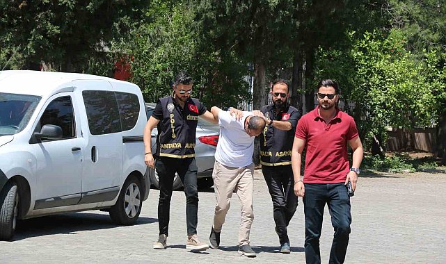 Trafikte tartıştığı kişiyi eşi ve kızının gözü önünde bıçaklayarak öldüren zanlı adliyeye sevk edildi