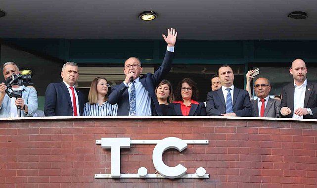Turgutlu Belediye Başkanı Akın mazbatasını aldı