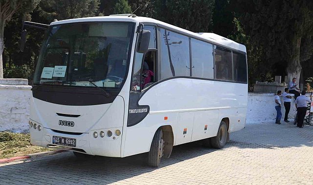 Turgutlu'da bayram arifesinde kabristanlara ücretsiz servis