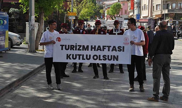 Turizm Haftası için liseli öğrencilerle yürüyüş düzenlendi