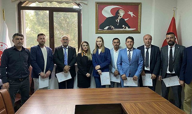 Türkiye'nin en genç Belediye Başkanı mazbatasını aldı, göreve başladı