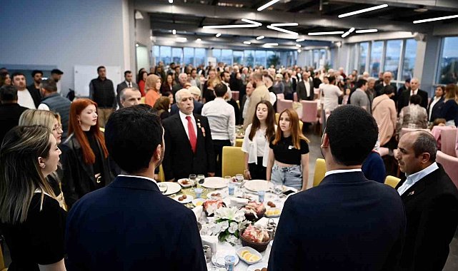 Tuzla'da şehit ve gazi ailelerine vefa yemeği düzenlendi