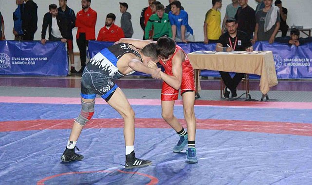 U15 Türkiye Güreş Şampiyonası'nın açılış seremonisi yapıldı