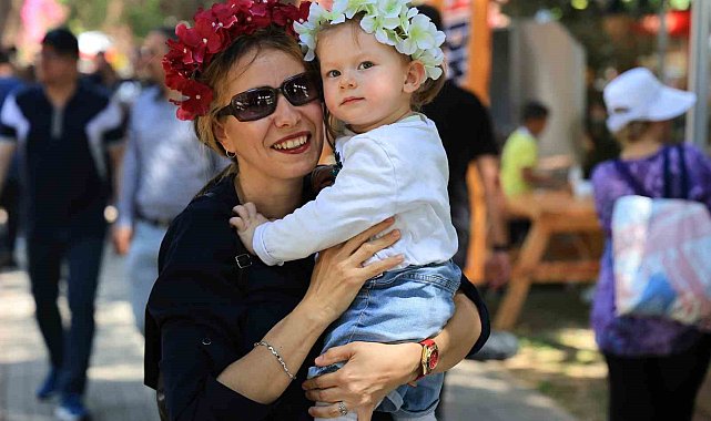 Uluslararası Portakal Çiçeği Karnavalı'nda hem esnaf hem de vatandaşlar mutlu