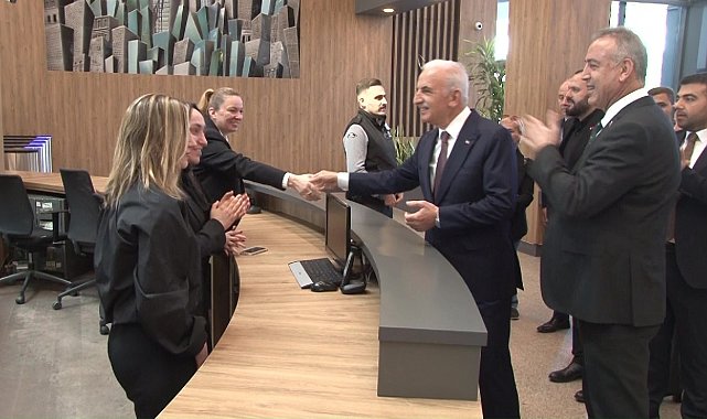Ümraniye Belediye Başkanı İsmet Yıldırım mazbatasını aldı
