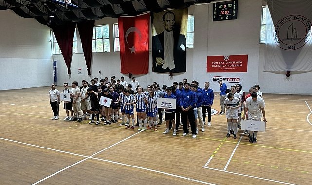 Üniversiteler Arası Salon Futbolu Bölgesel Lig grup müsabakaları açılış seremonisi gerçekleştirildi