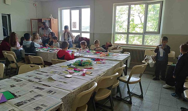 Üniversiteliler köye kütüphane kurdu