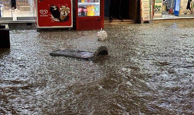 Uşak'ta yağmur ve dolu etkili oldu
