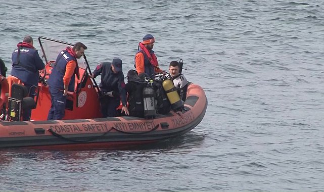 Üsküdar'da akşam denize girerek kaybolan şahsı arama çalışmaları sürüyor