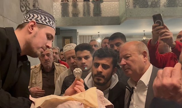 Üsküdar'da Sakal-ı Şerif'e yoğun ilgi