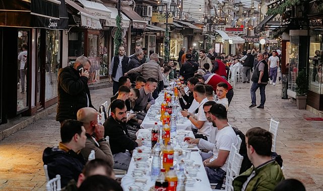 Üsküp'teki Türk Çarşısı'nda 500 kişilik iftar
