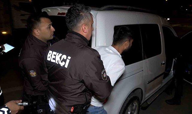 Uyuşturucuyla yakalanan alkollü sürücü polise direndi