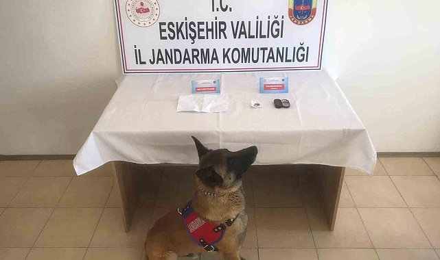 Üzerinde ve aracında uyuşturucu taşıyan şüpheli yol kontrolünde yakalandı