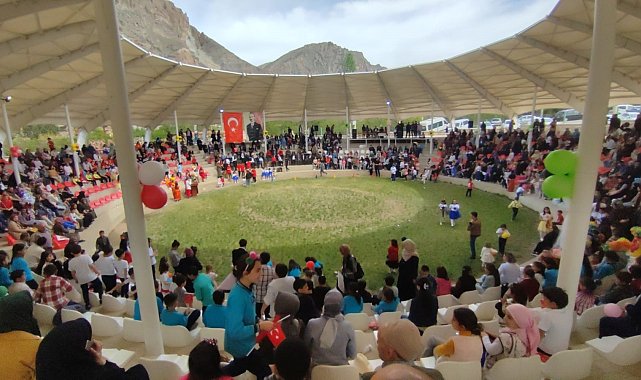 Uzundere'de 23 Nisan coşkusu