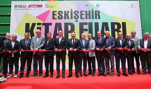 Vali Aksoy Eskişehir 3'üncü Kitap Fuarı'nın açılışını gerçekleştirdi