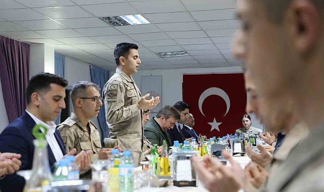 Vali Aydoğdu, jandarmayla iftar yaptı