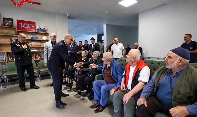 Vali Demirtaş, çocuk ve yaşlılarla bir araya geldi