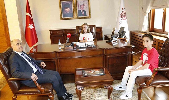 Vali koltuğuna oturdu, çocuk taraftarlar için statlarda çirkin tezahürata son verilmesini istedi