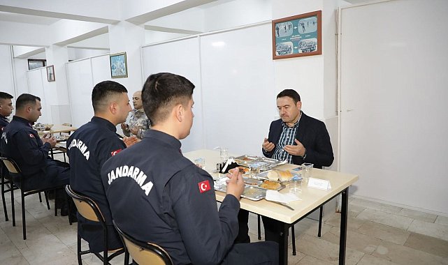 Vali Musa Işın, erbaş ve erlerle iftar yaptı
