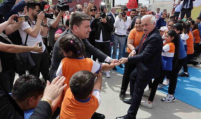 Vali ve belediye başkanı çocuklarla halat çekti, kazanan vali oldu