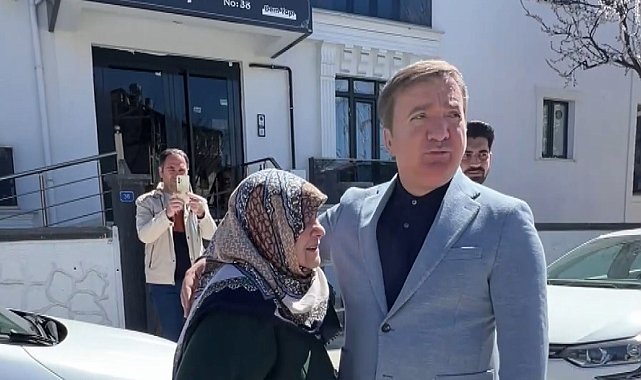 Vali yaşlı kadını gideceği yere makam otosuyla göndertti, hayır duasını aldı