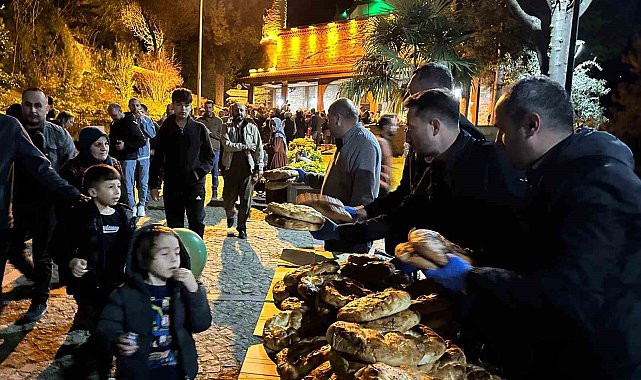Vatandaşlara ramazan pidesi dağıtıldı