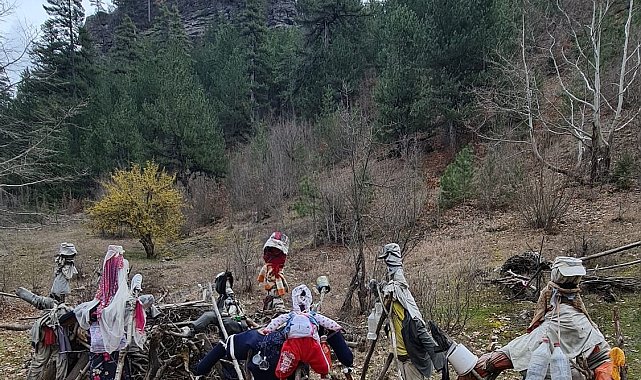 Yabani hayvanları korkutmak için cansız mankenli önlem