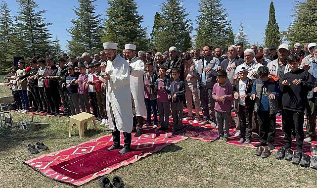Yağmur duasına çıkıp 4 bin kişilik hayır yaptılar