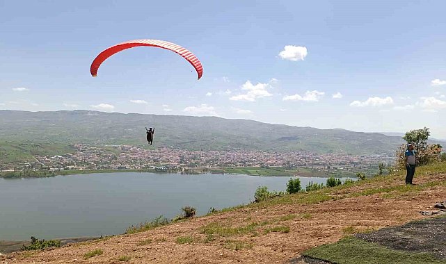 Yamaç paraşütü etkinliği büyük ilgi gördü